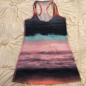 🦄 Lululemon beachscape tank. Size 6. EUC. Rare🦄